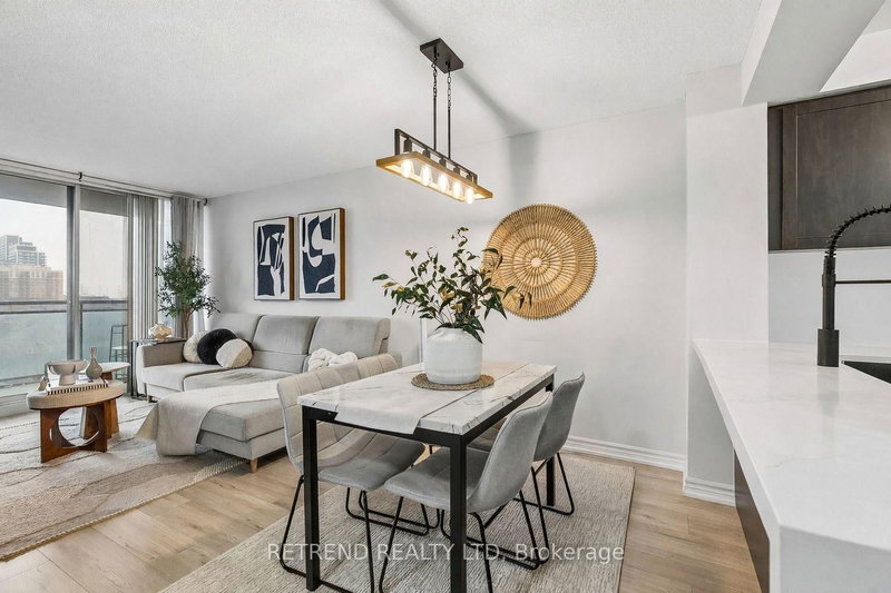 602 - 310 Red Maple Rd, Richmond Hill, L4C 0T7 | Image 2