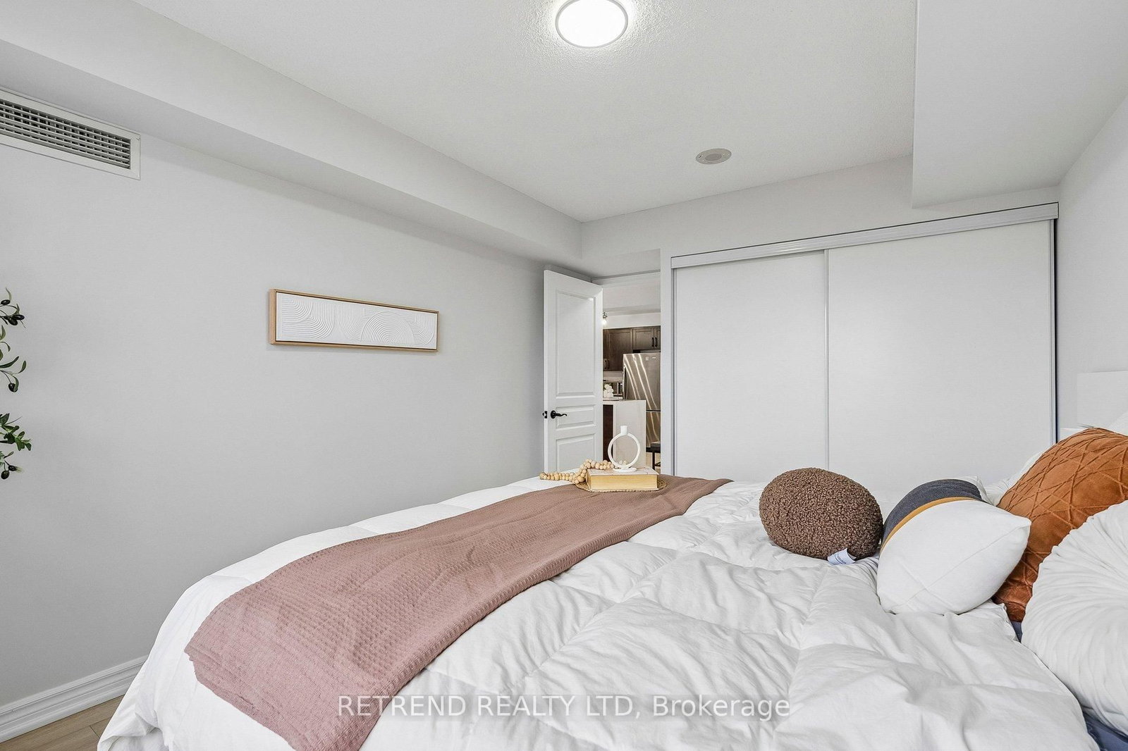 310 Red Maple Road, Unit 602 - Photo 20