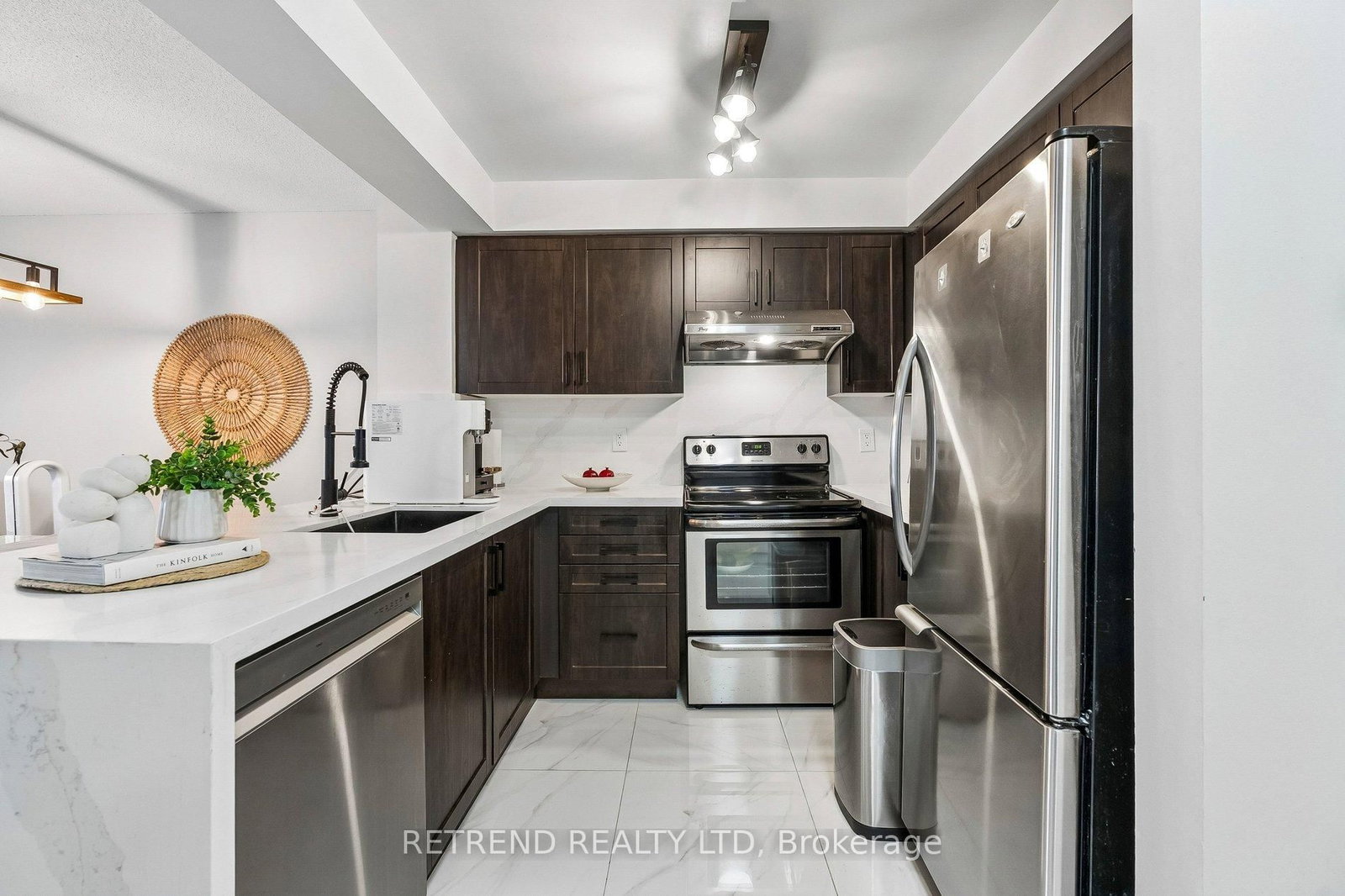 310 Red Maple Road, Unit 602 - Photo 8