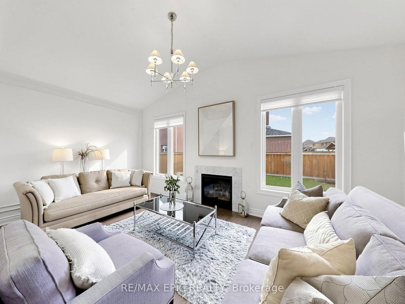 122 Scarlet Way, Bradford West Gwillimbury, L3Z 4J2 | Image 2