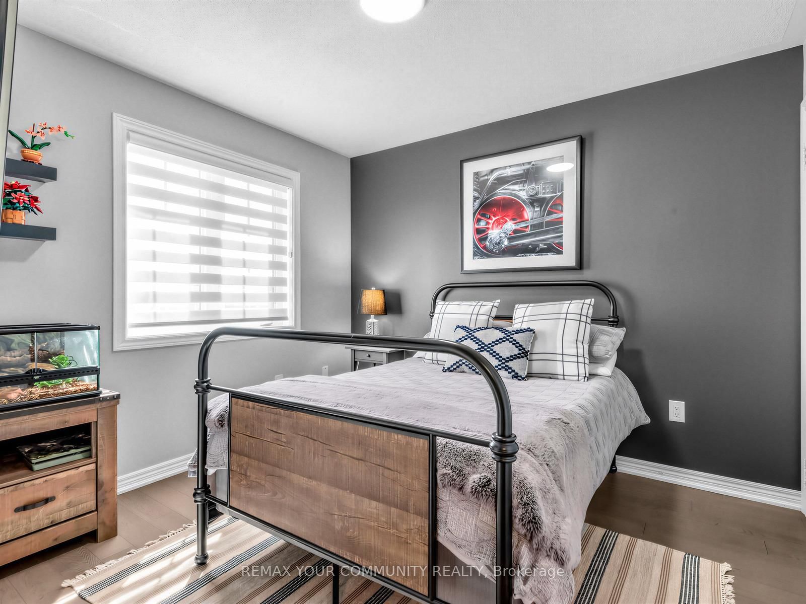 Townhouse for sale at 18 Admiral Crescent, Essa, Ontario, L0M 1B4 - Angus - MLS: N13023858