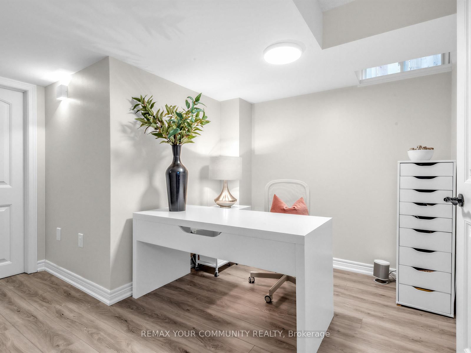 Townhouse for sale at 18 Admiral Crescent, Essa, Ontario, L0M 1B4 - Angus - MLS: N13023858