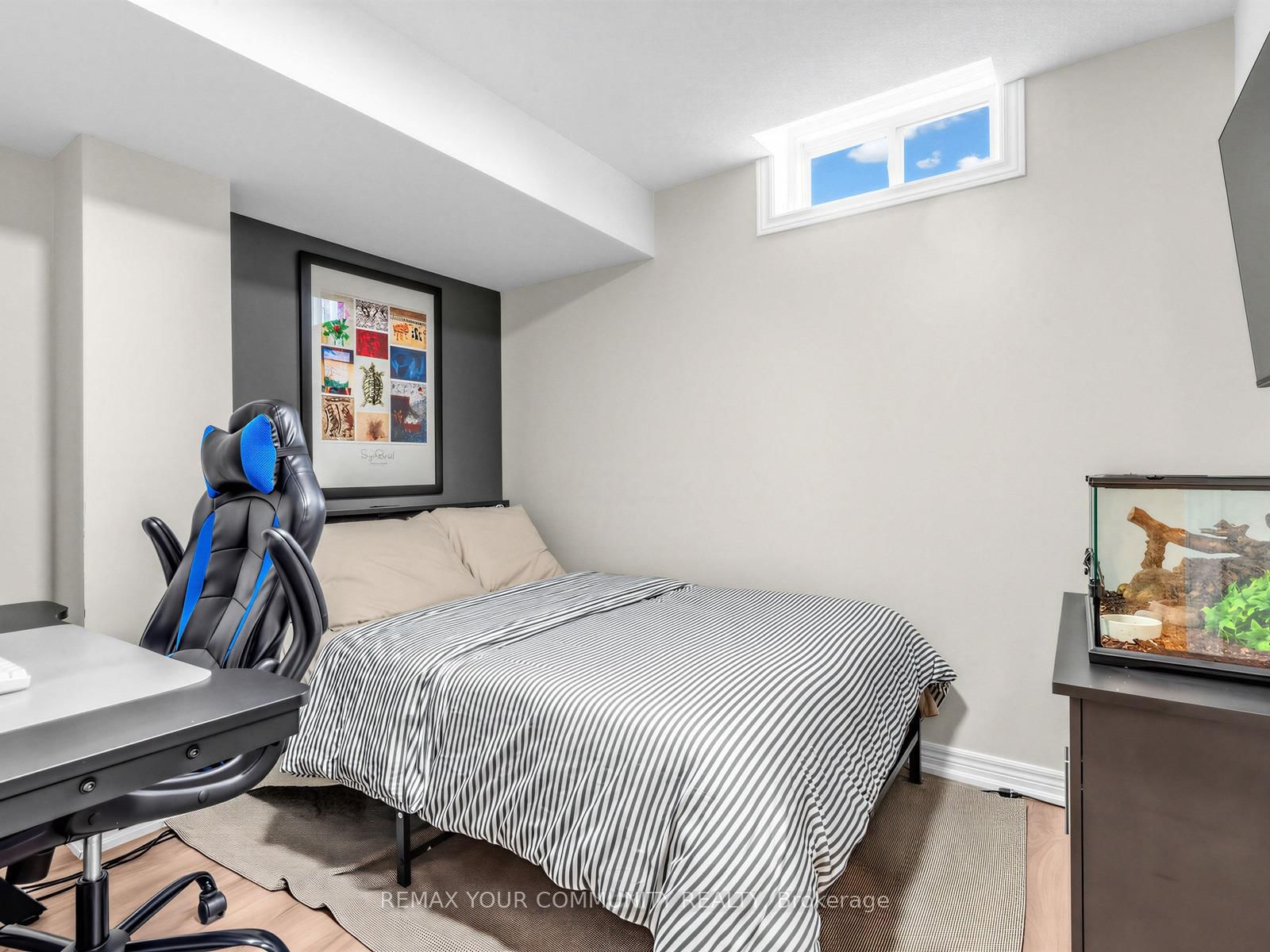 Townhouse for sale at 18 Admiral Crescent, Essa, Ontario, L0M 1B4 - Angus - MLS: N13023858