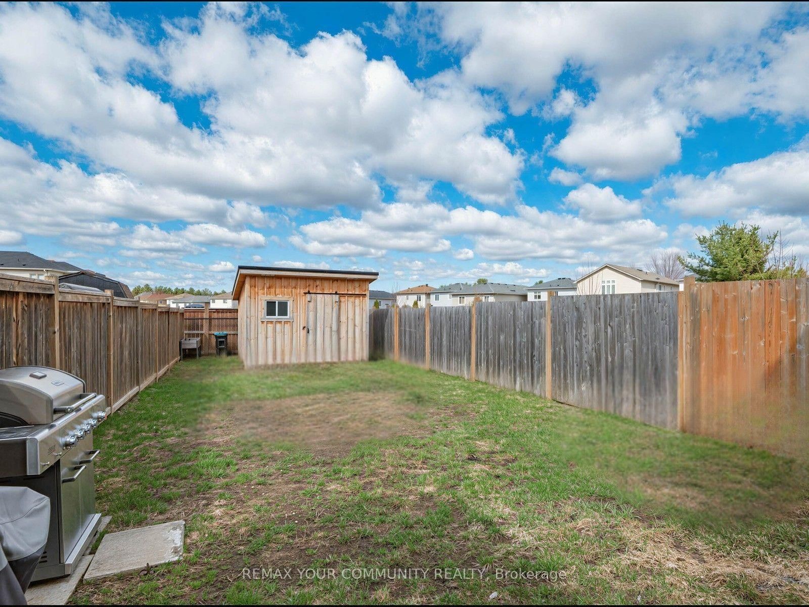 Townhouse for sale at 18 Admiral Crescent, Essa, Ontario, L0M 1B4 - Angus - MLS: N13023858