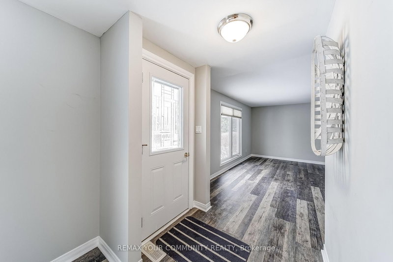 20 Geneva Crt, Georgina, L0E 1R0 | Image 3