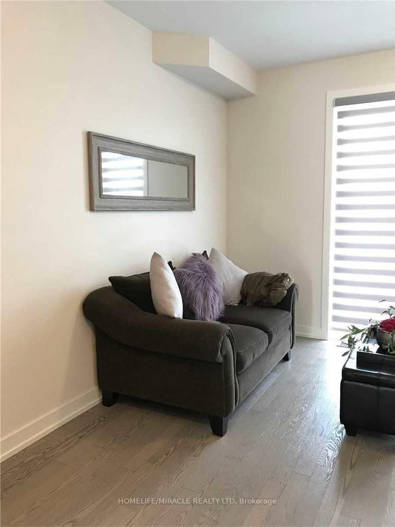 19 Glenngarry Cres, Vaughan, L6A 4Z4 | Image 2