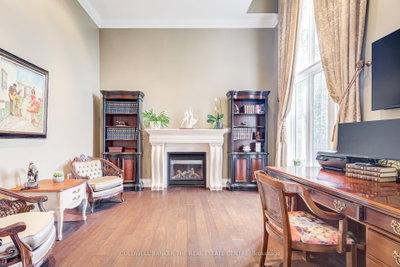 20 Aubrietia Court • Richmond Hill, ON photo 8
