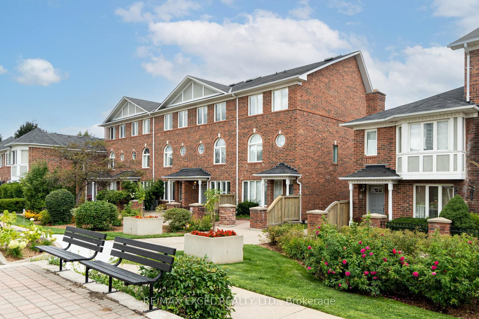 18 Clark Avenue W, Unit 37 - Photo 3