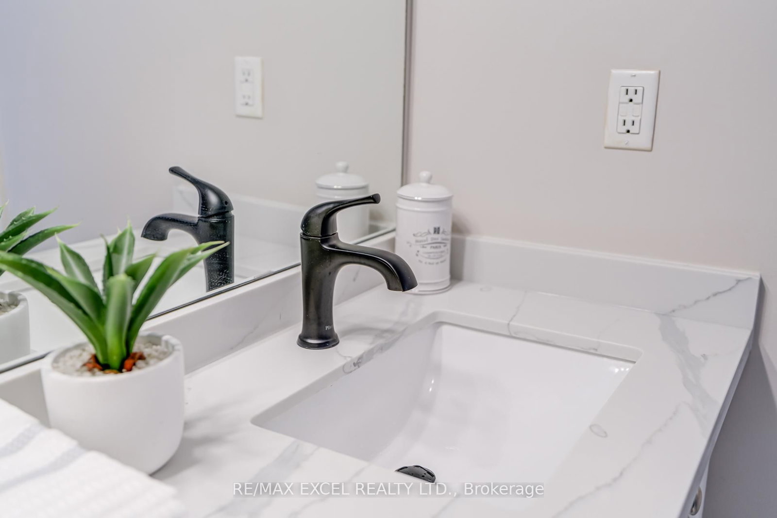 18 Clark Avenue W, Unit 37 - Photo 33