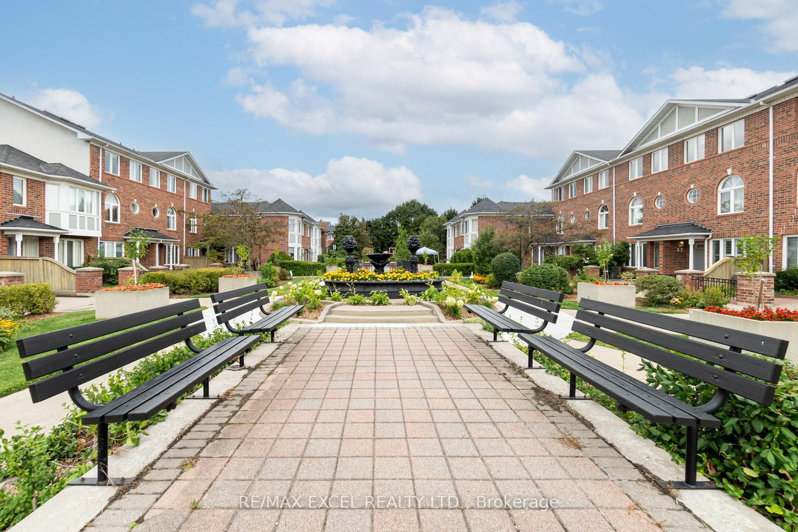 18 Clark Avenue W, Unit 37 - Photo 4