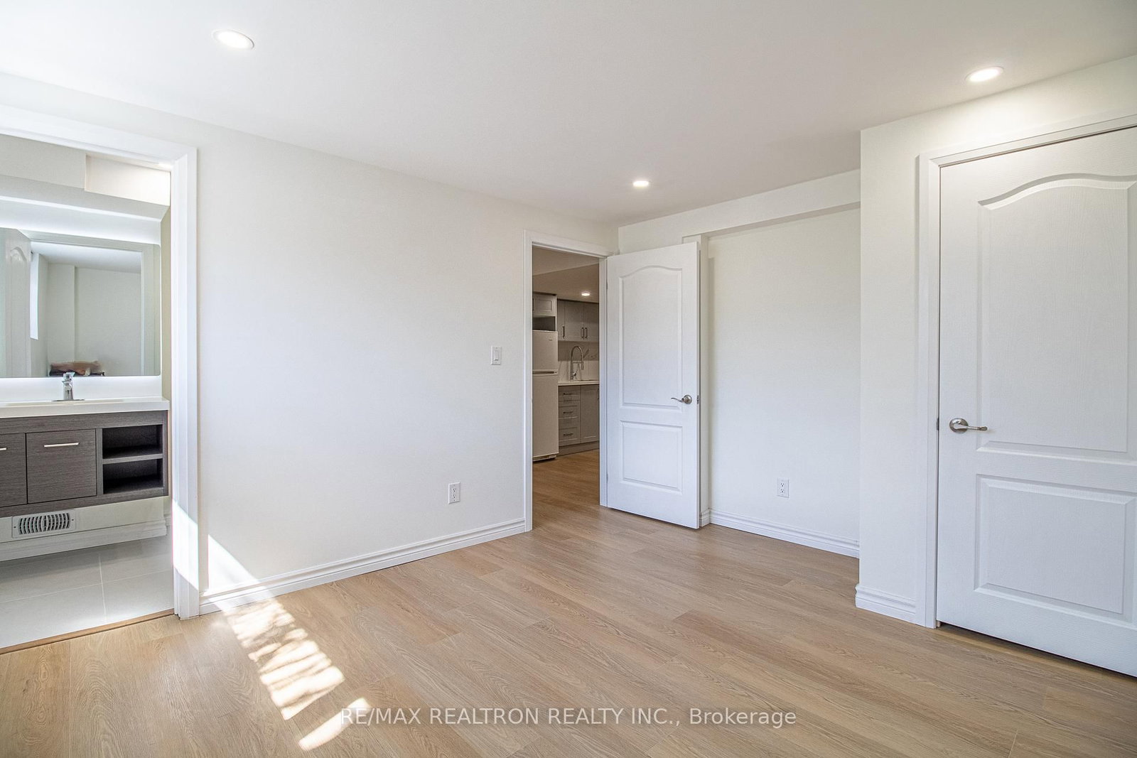 96 Southdale Drive, Unit Lower - Photo 16