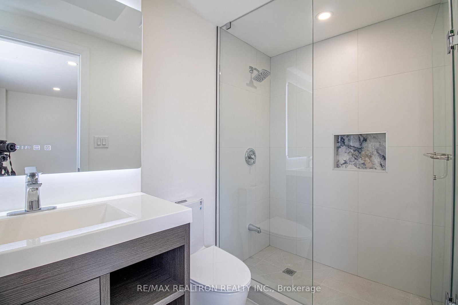 96 Southdale Drive, Unit Lower - Photo 17