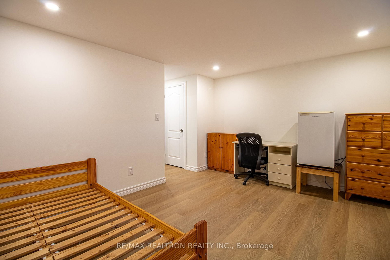 96 Southdale Drive, Unit Lower - Photo 24