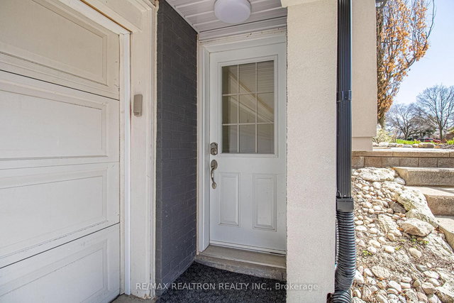 Lower - 96 Southdale Drive