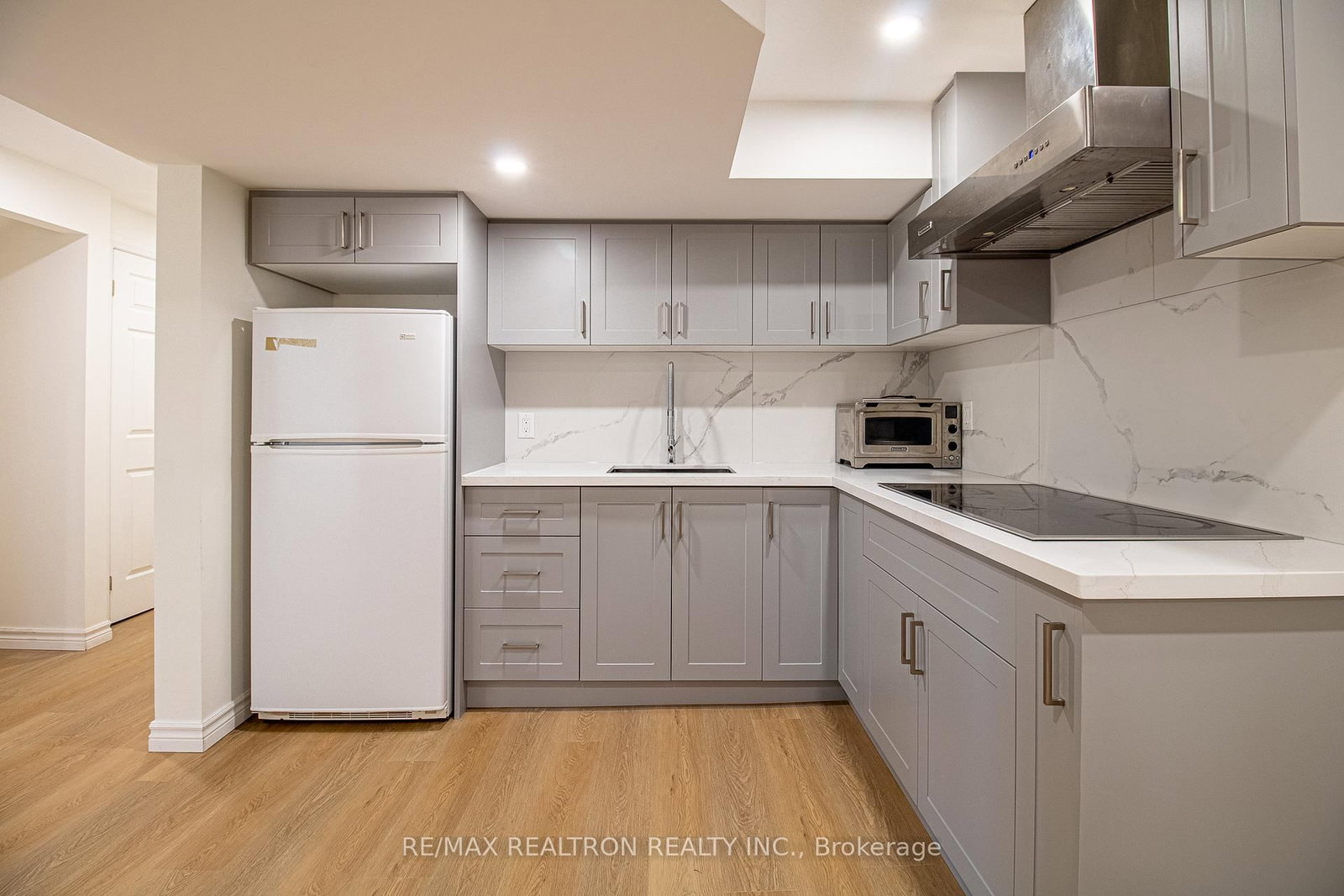 96 Southdale Drive, Unit Lower - Photo 9