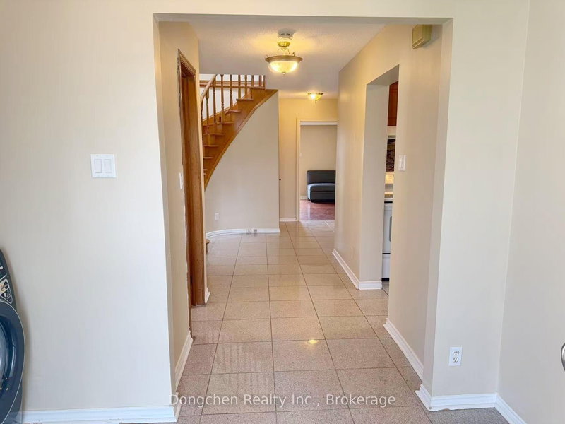 6 Simsbury Crt, Markham, L3R 3G7 | Image 3