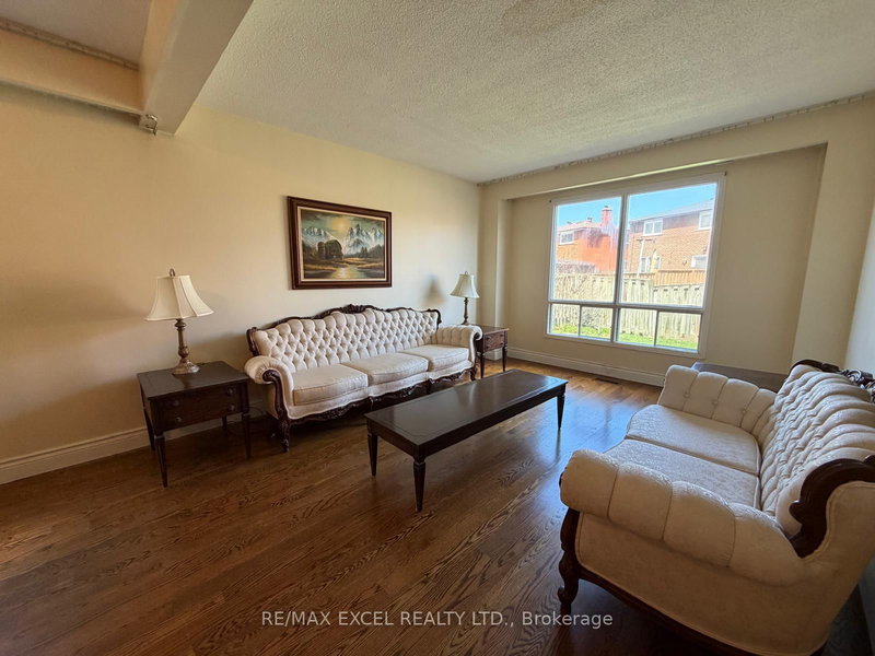 94 Pepperell Cres, Markham, L3R 3G8 | Image 2