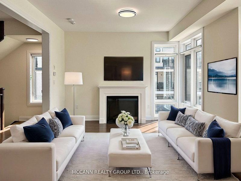 7 Gunton St, Aurora, L4G 4A9 | Image 2