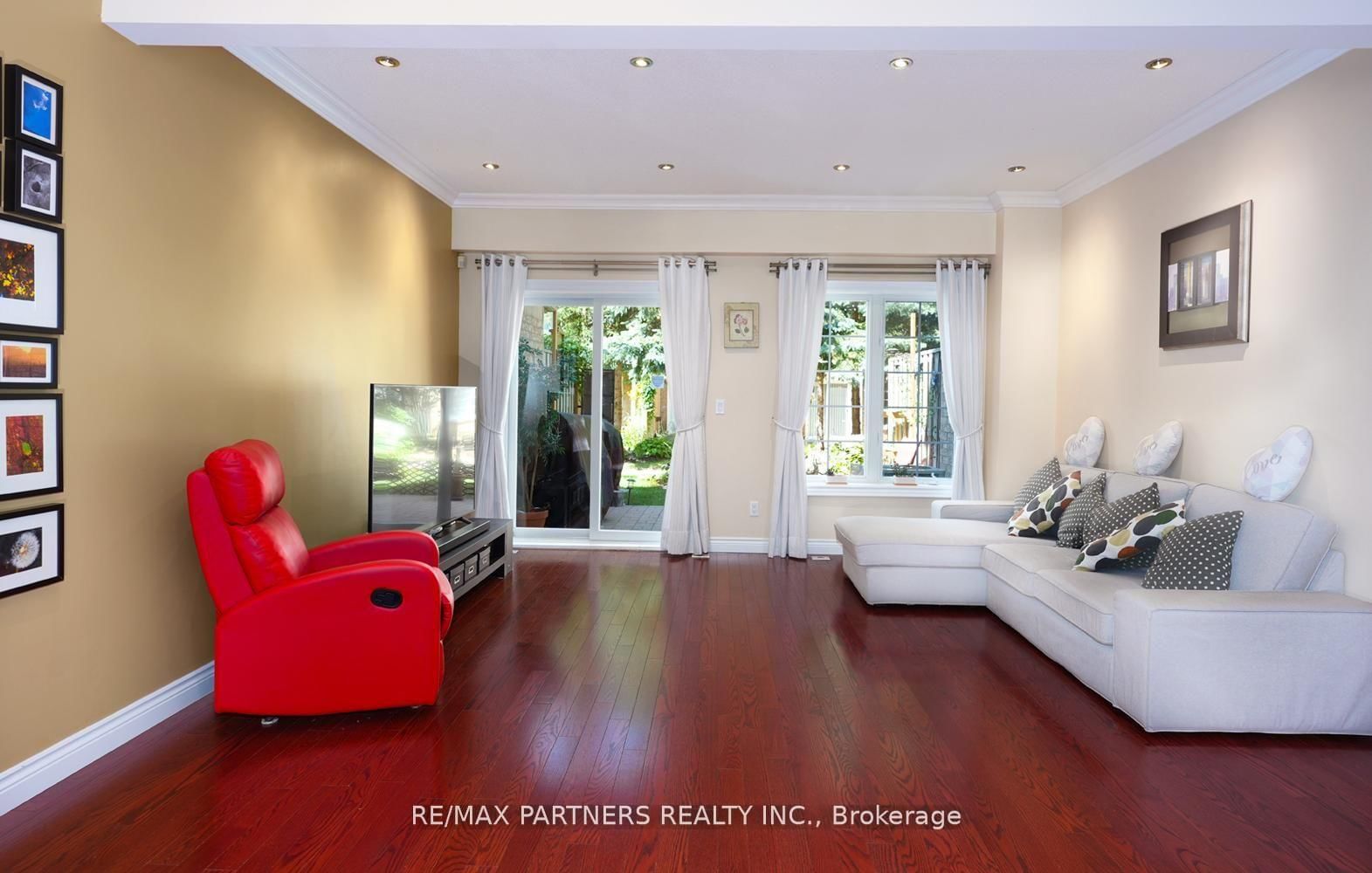 23 St Moritz Way, Unit 11 - Photo 11