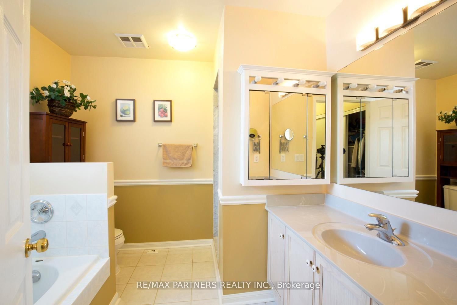 23 St Moritz Way, Unit 11 - Photo 15