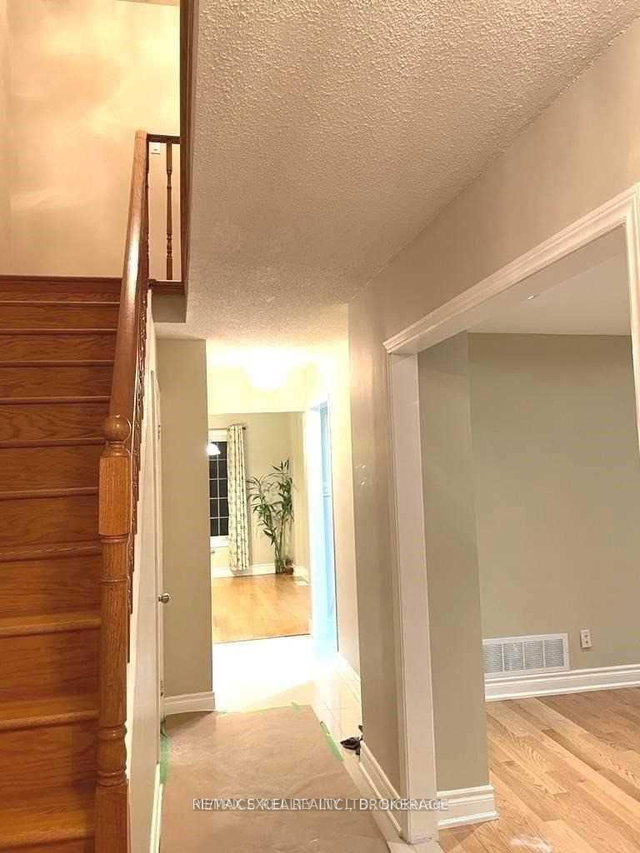 Upper - 102 Galbraith Crescent