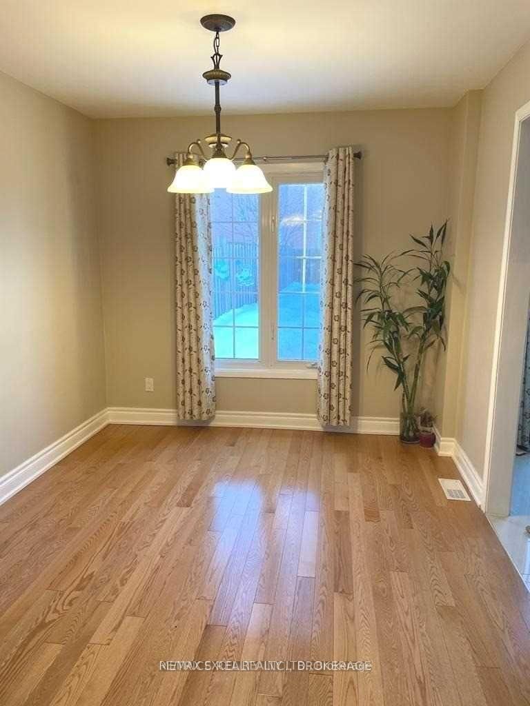 102 Galbraith Crescent, Unit Upper - Photo 5