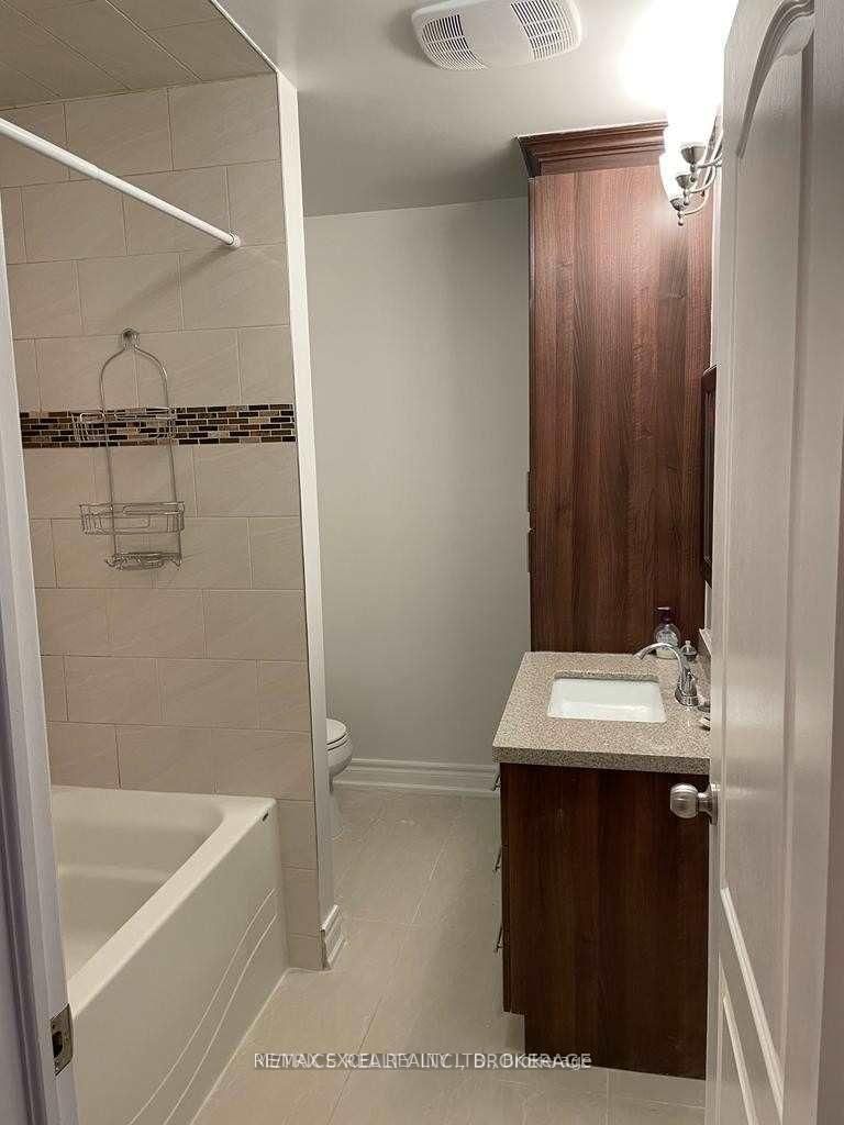 102 Galbraith Crescent, Unit Upper - Photo 7