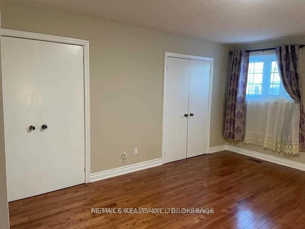 102 Galbraith Crescent, Unit Upper - Photo 8