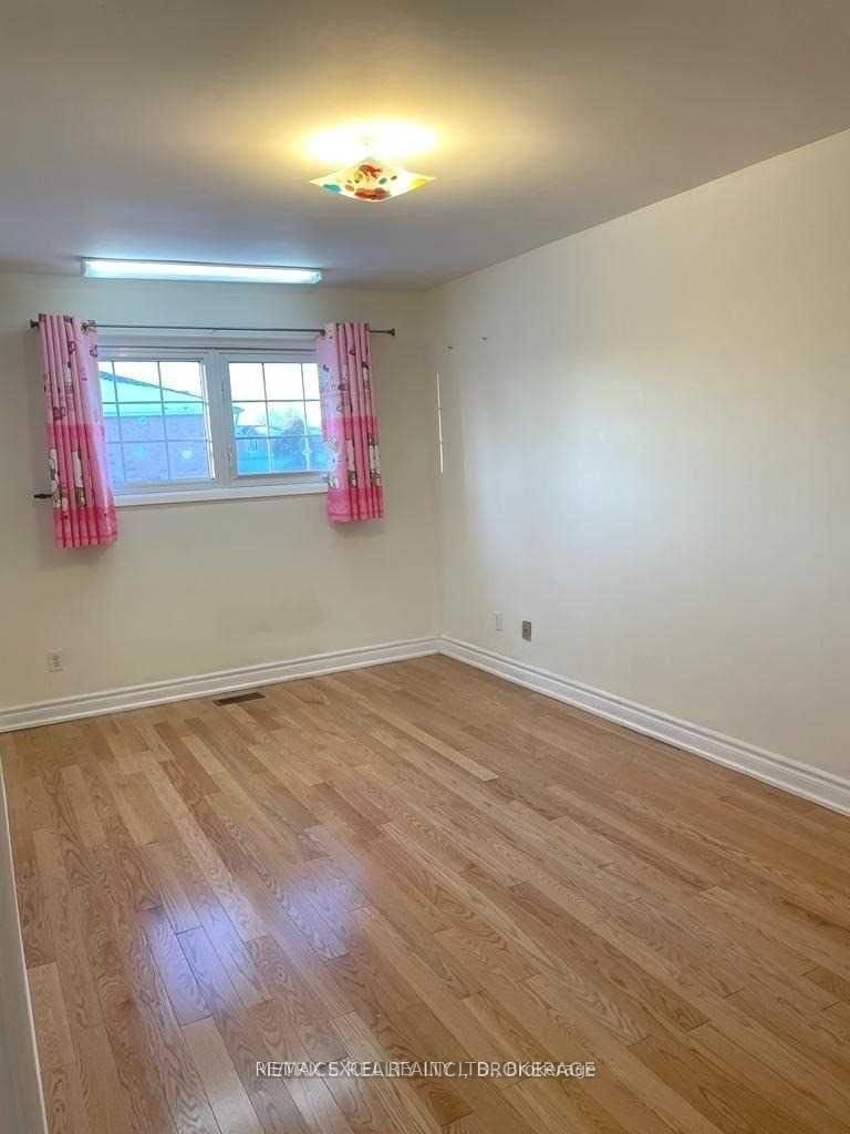 102 Galbraith Crescent, Unit Upper - Photo 9