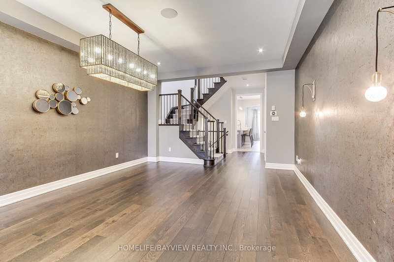 23 Claudview St, King, L7B 0C6 | Image 2