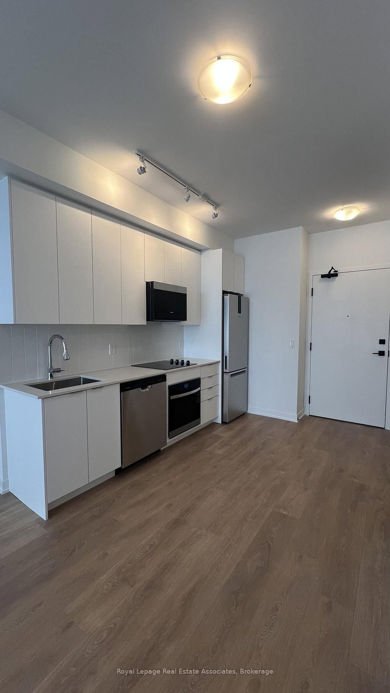 521 - 498 Caldari Rd, Vaughan, L4K 0R6 | Image 2