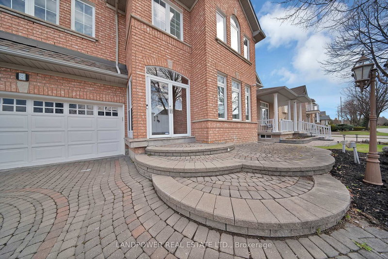 8 Stoneheath Cres, Markham, L6C 2K8 | Image 3