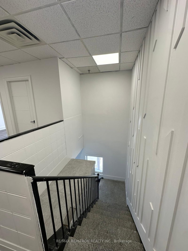 7 level 2 - 8111 Jane St, Vaughan, L4K 4L7 | Image 2