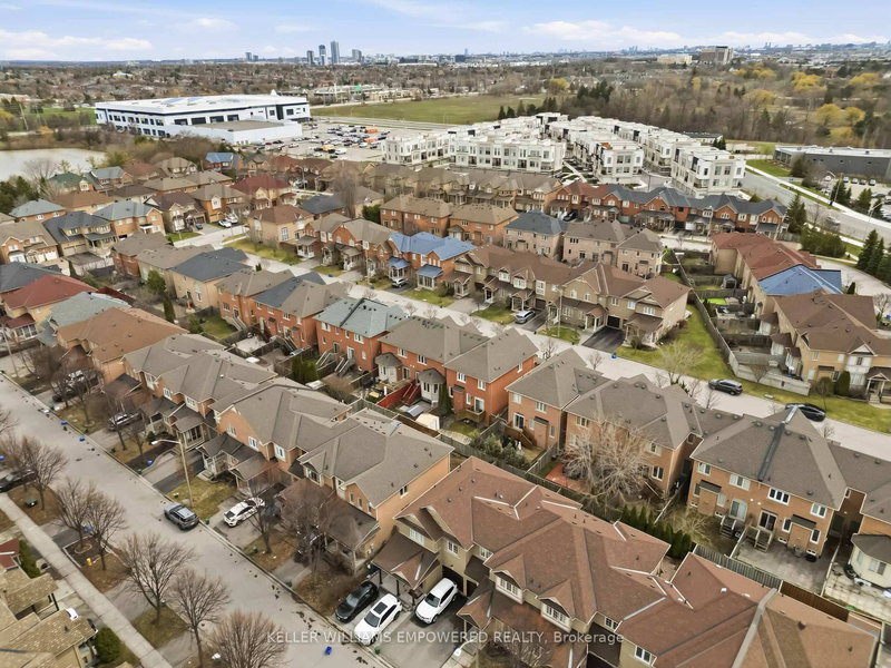 121 Hopecrest Rd, Markham, L6C 2V7 | Image 3