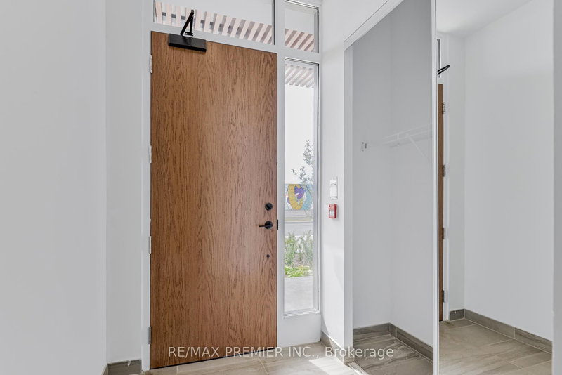 TH17 - 7 Buttermill Ave, Vaughan, L4K 0M5 | Image 2