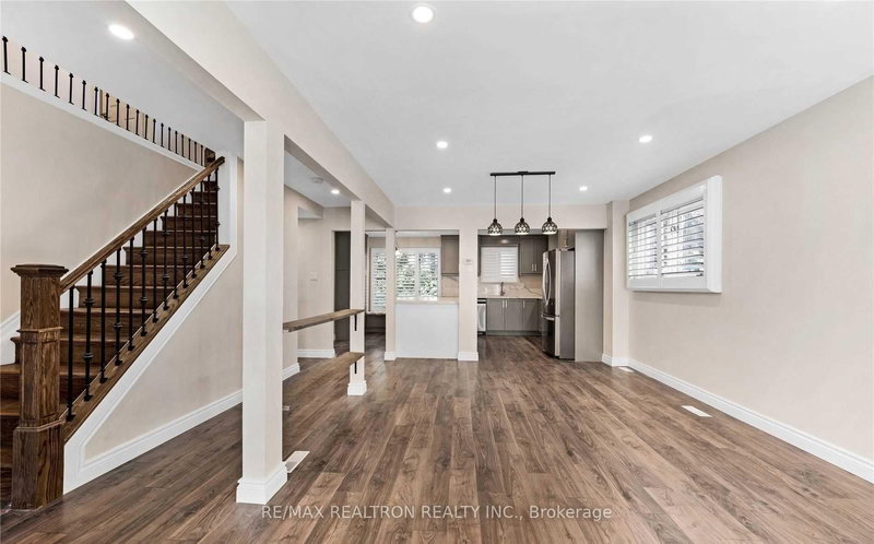 72 Ashton Rd, Newmarket, L3Y 5R5 | Image 3