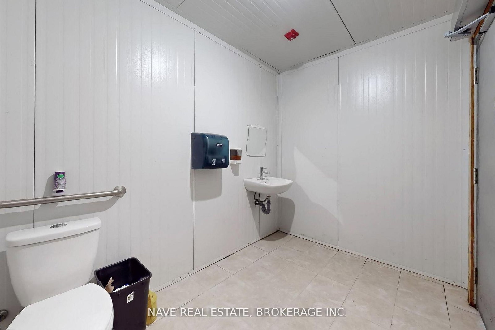 16925 Yonge Street, Unit 14 - Photo 27