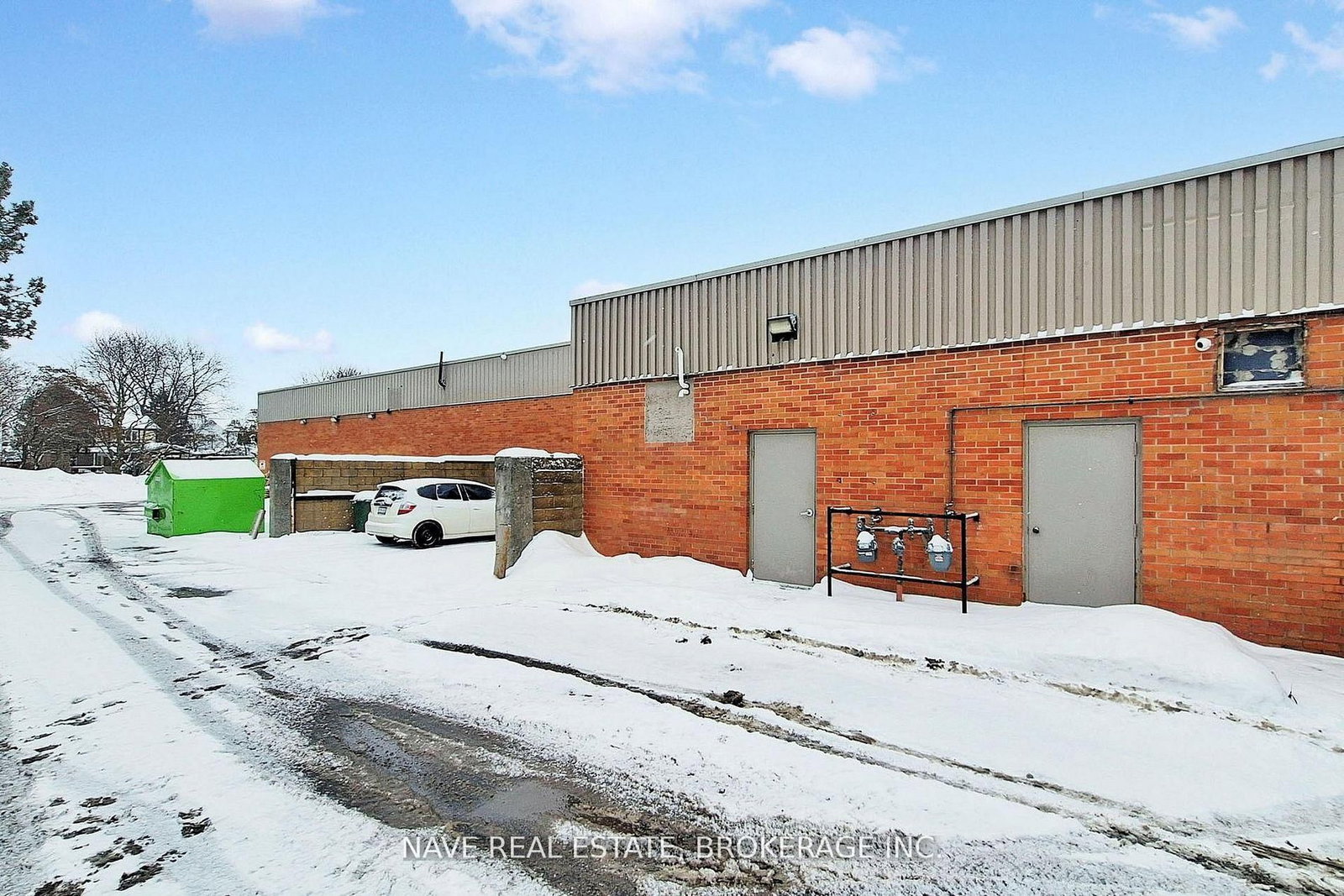 16925 Yonge Street, Unit 14 - Photo 32