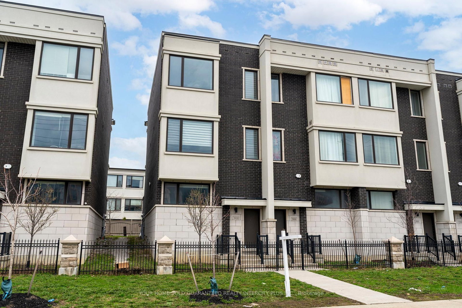 3910 Major Mackenzie Drive - Photo 3