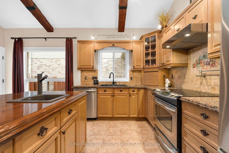 11 Red Cedar Lane, Essa, L3W 0P5 | Image 3