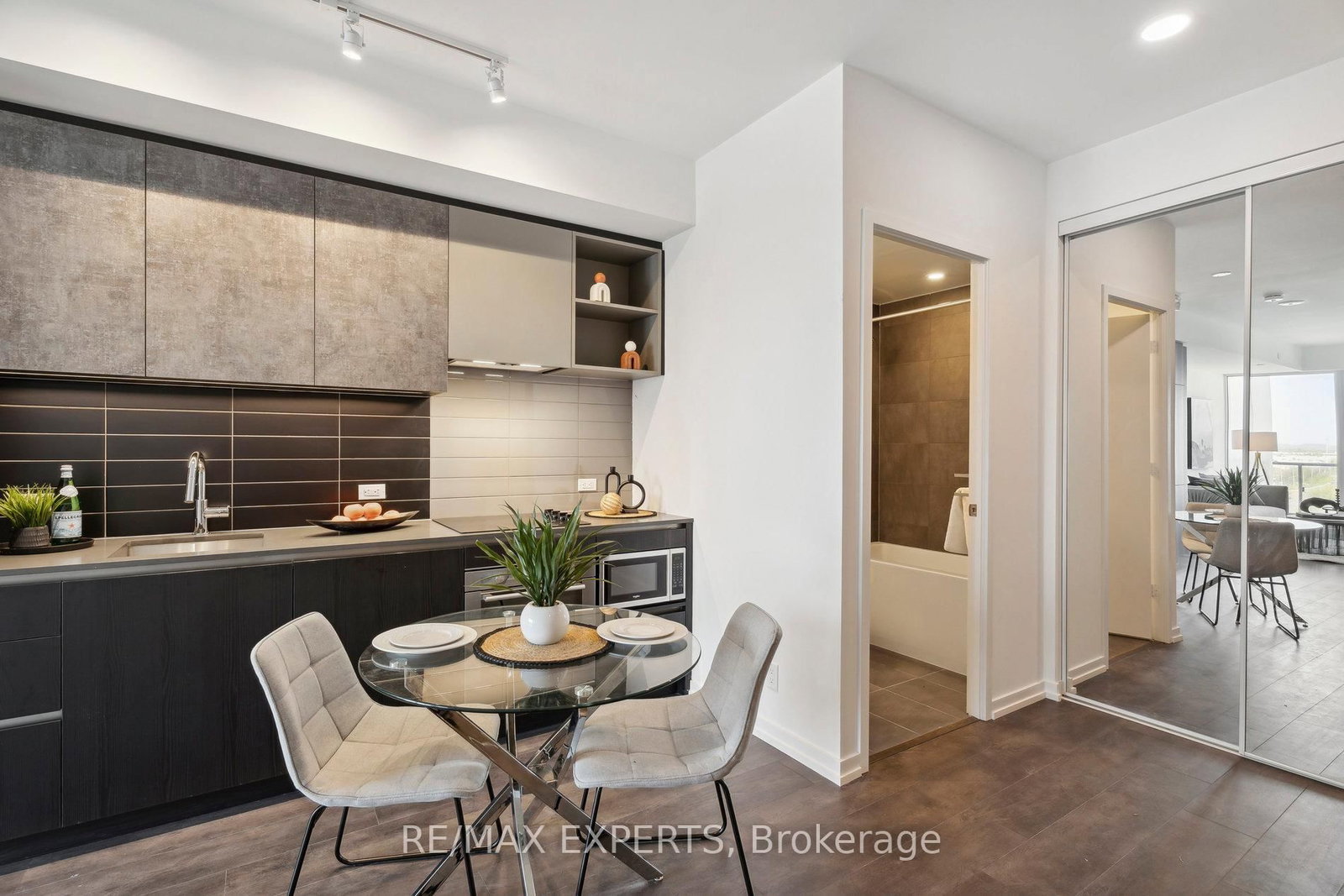 7890 Jane Street, Unit 907 - Photo 16