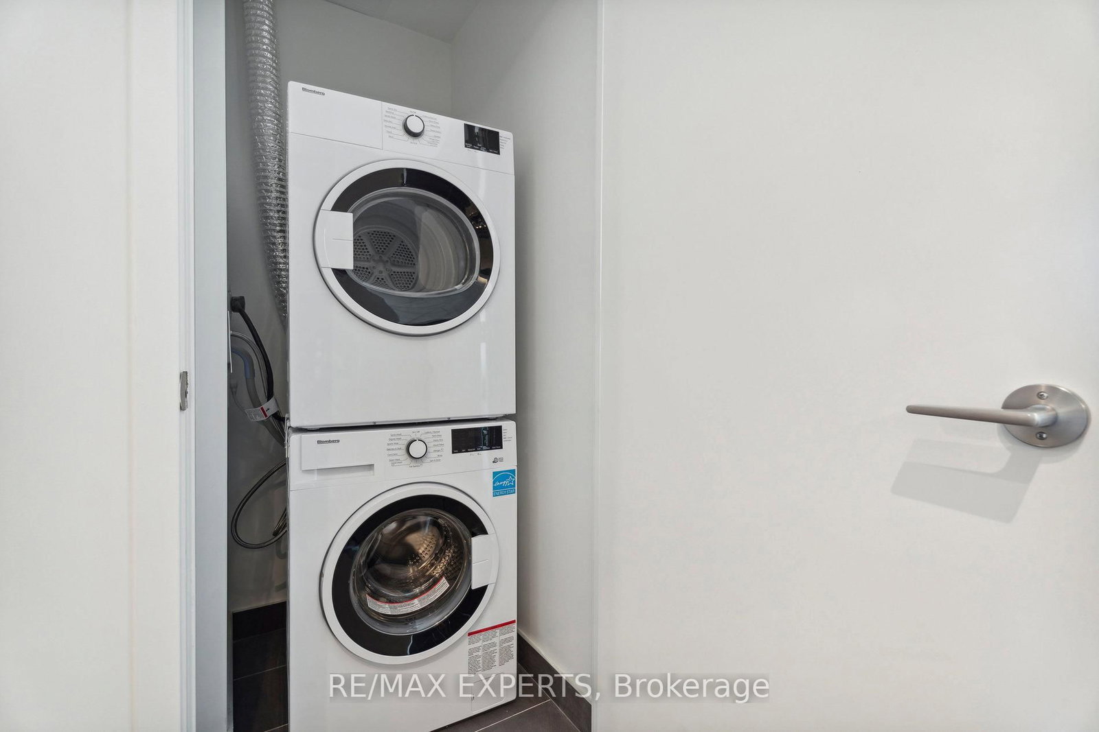 7890 Jane Street, Unit 907 - Photo 27