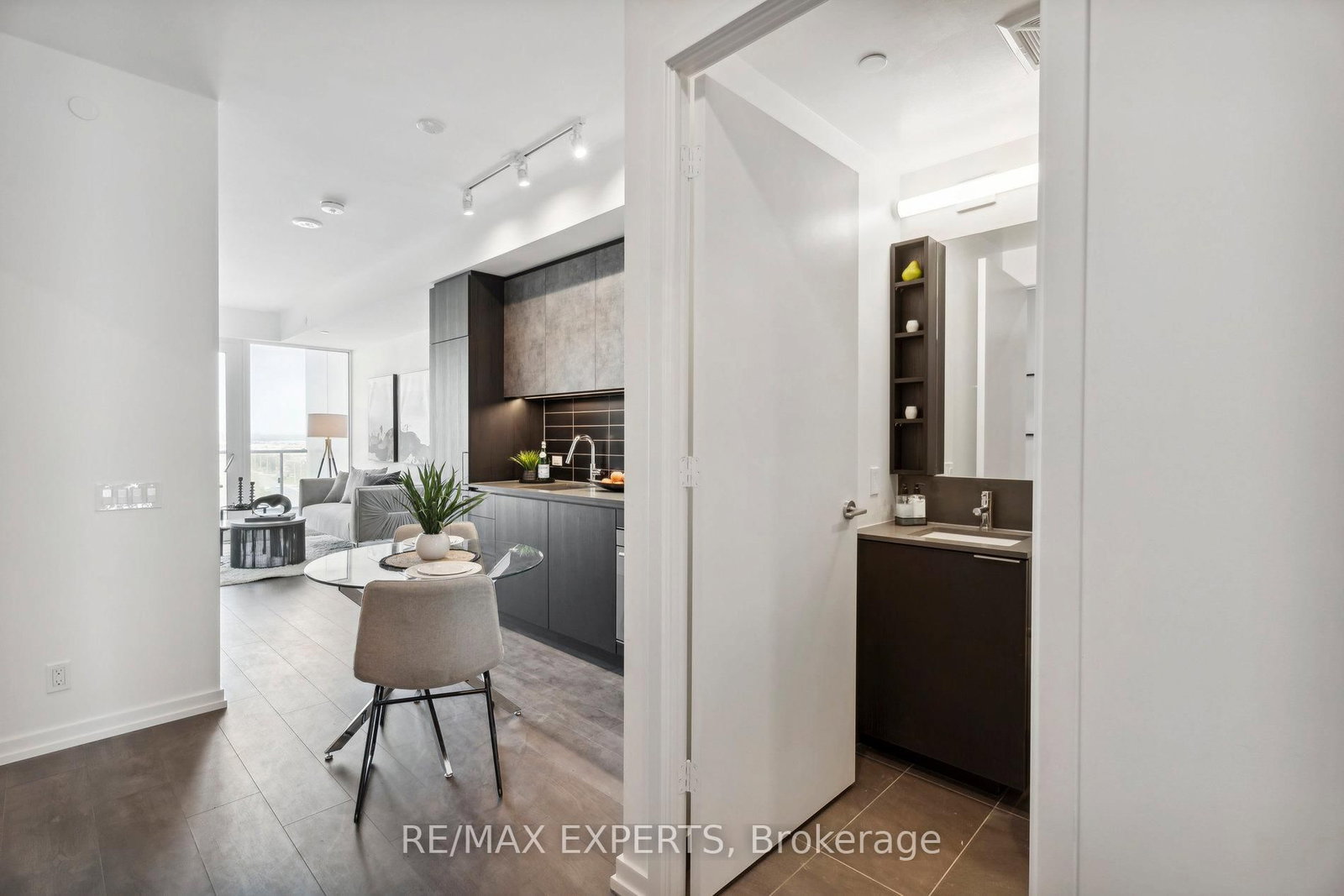 7890 Jane Street, Unit 907 - Photo 8