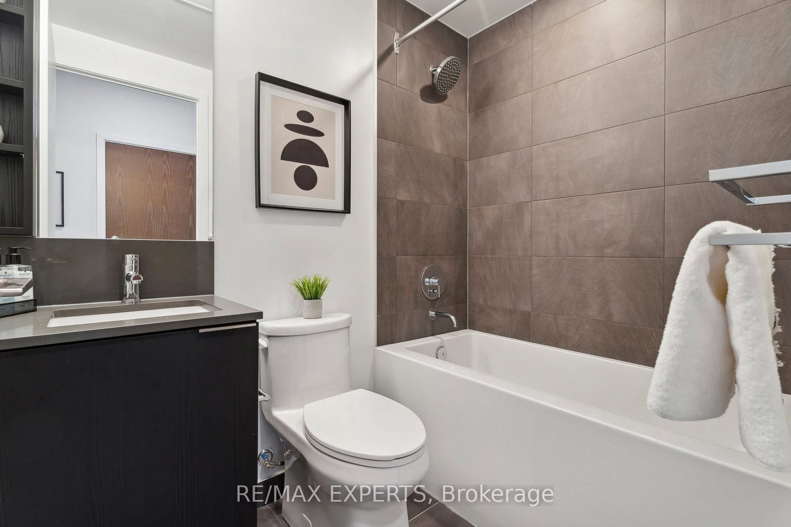 7890 Jane Street, Unit 907 - Photo 9