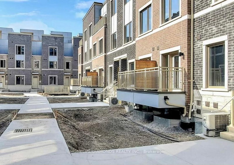 68 - 31 HONEYCRISP Cres E, Vaughan, L4K 0N6 | Image 2