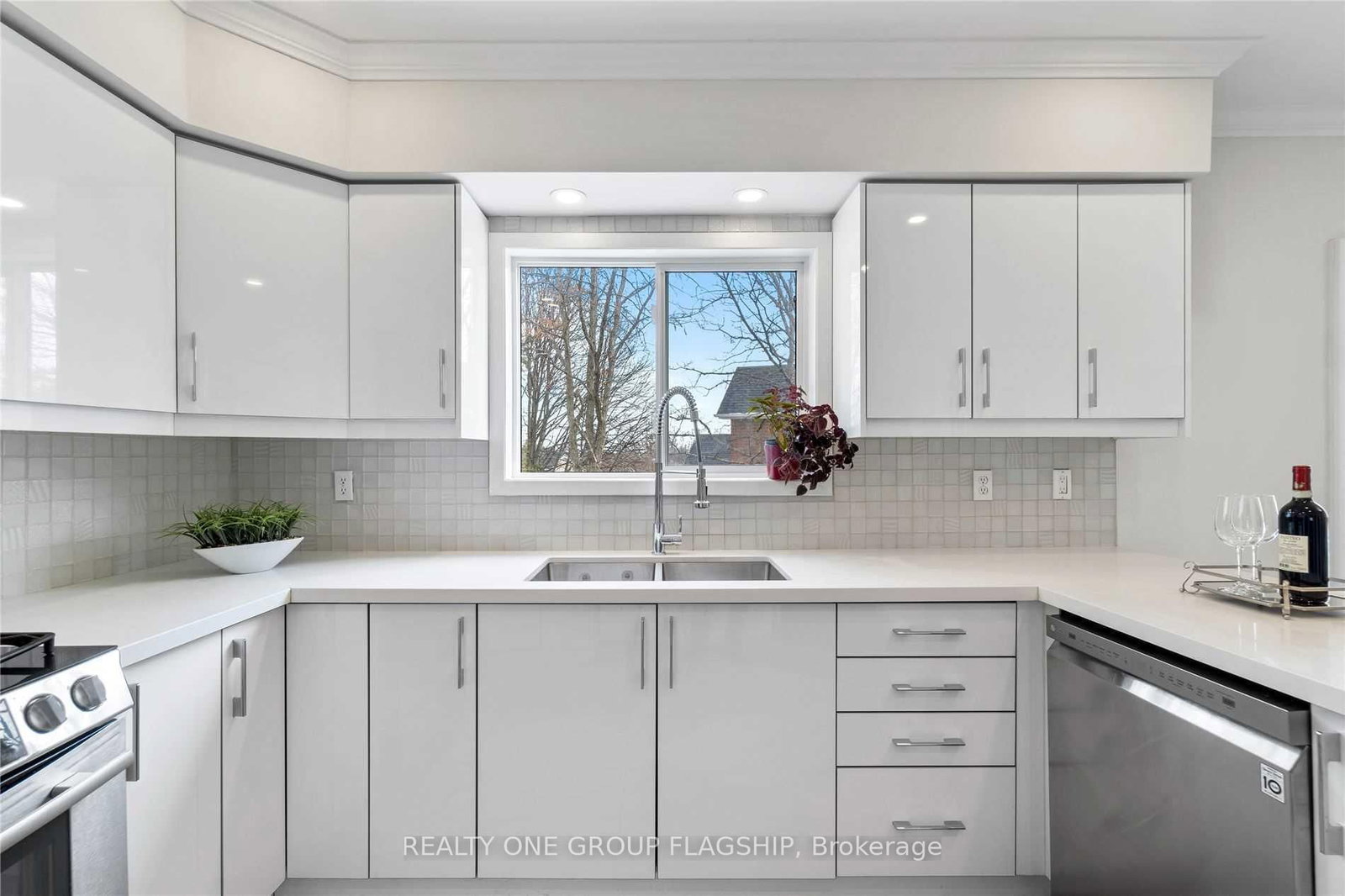 355 Carruthers Avenue - Photo 15