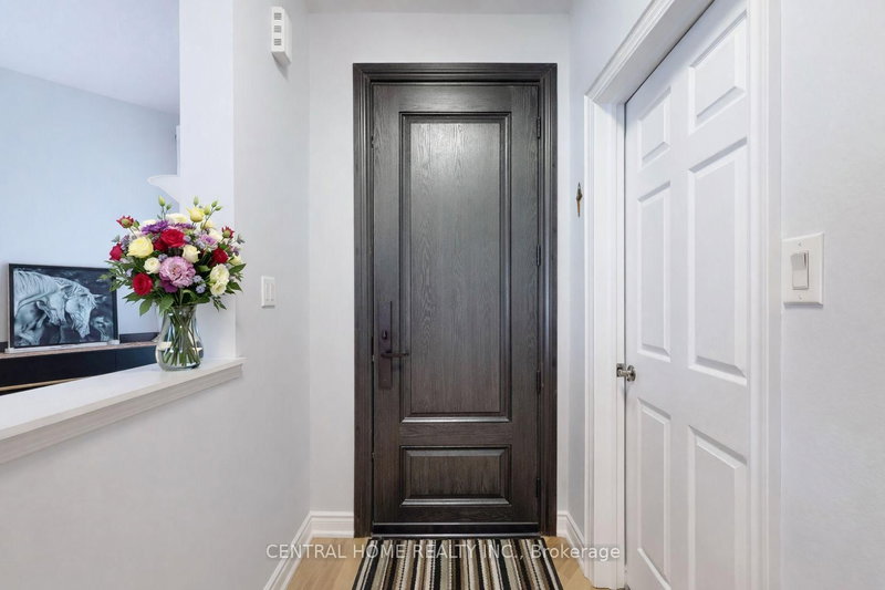 401 Cranston Park Ave, Vaughan, L6A 2R8 | Image 3
