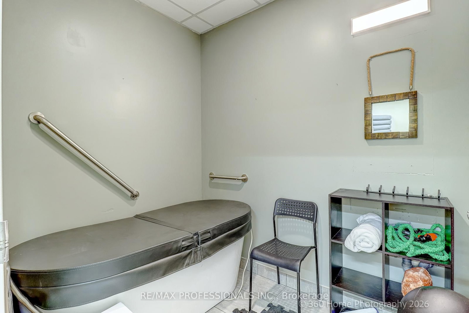 125 Hawkview Boulevard, Unit 8/9 - Photo 16