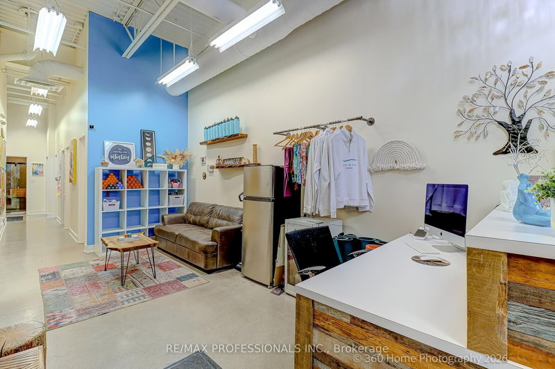 8/9 - 125 Hawkview Blvd, Vaughan, L4H 3T7 | Image 3