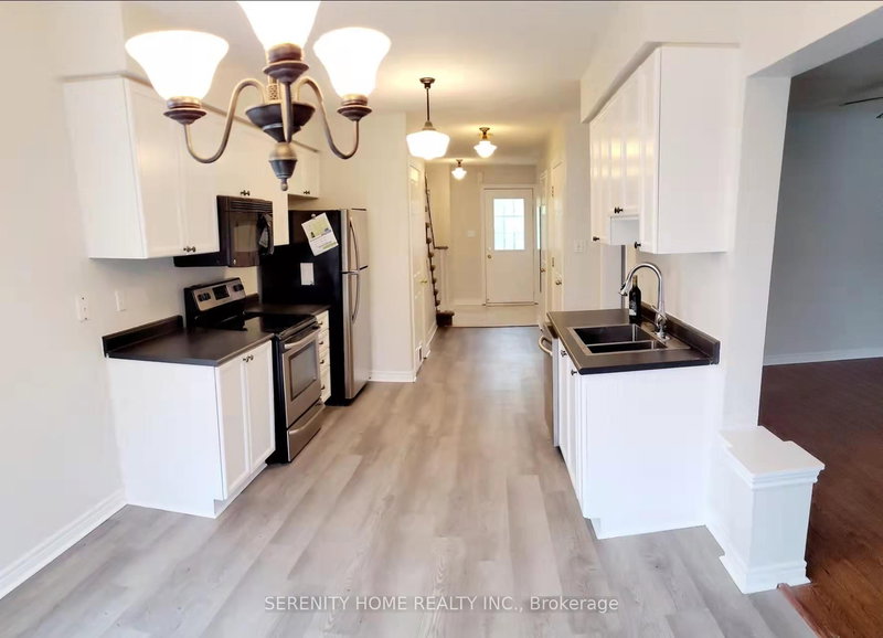 70 Reddenhurst Cres, Georgina, L4P 4G3 | Image 3